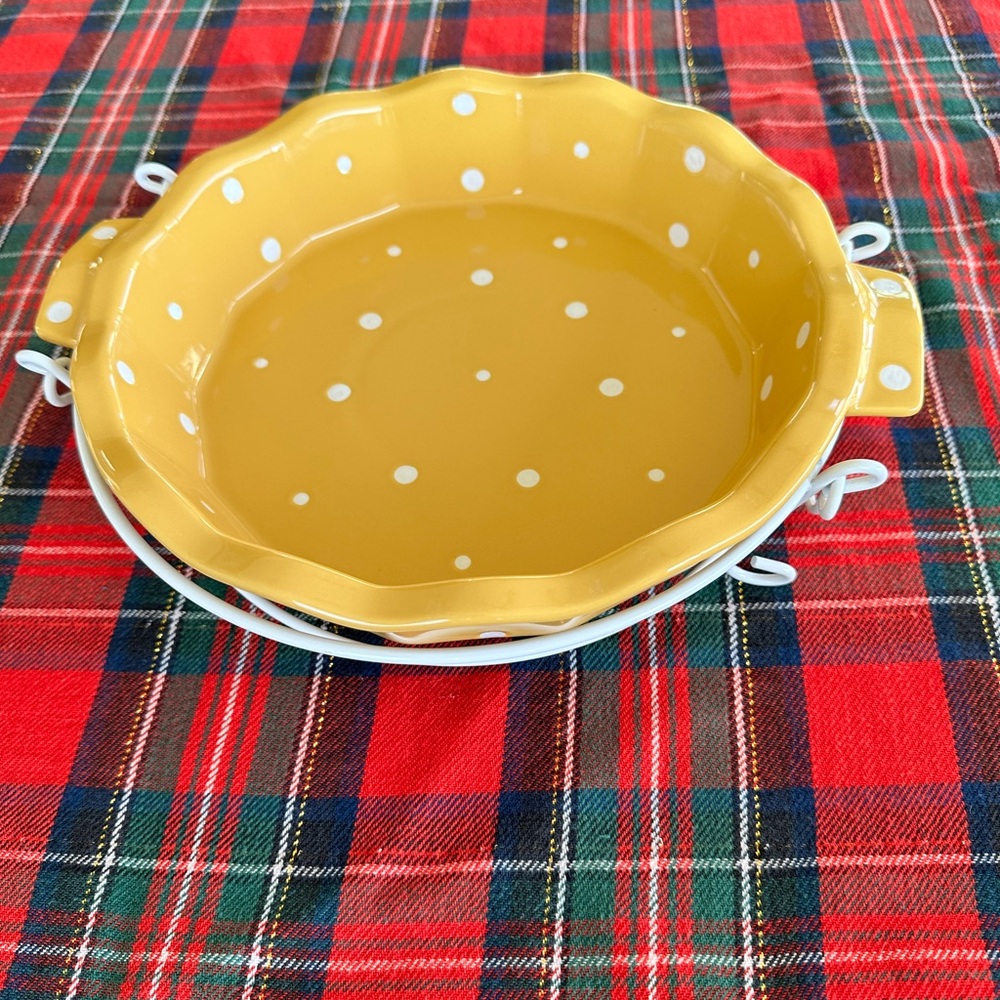 Temp-Tations Presentable Ovenware Polka Dot 9" Diam Pie Plate Scalloped Edges